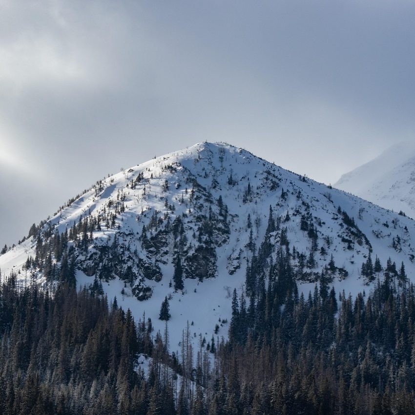 mountain-9004008_1280